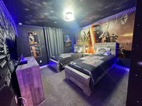 Chic 4BR Home with Mickey & Star Wars Rooms